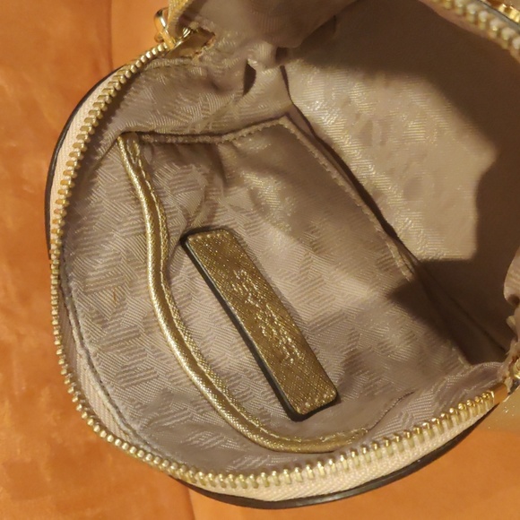 Michael Kors Cindy cosmetics bag in Gold metallic - Picture 2 of 5